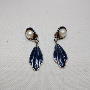 Vintage Navy Enamel Gold Tone Clip On Dangle Earrings with Faux Pearls